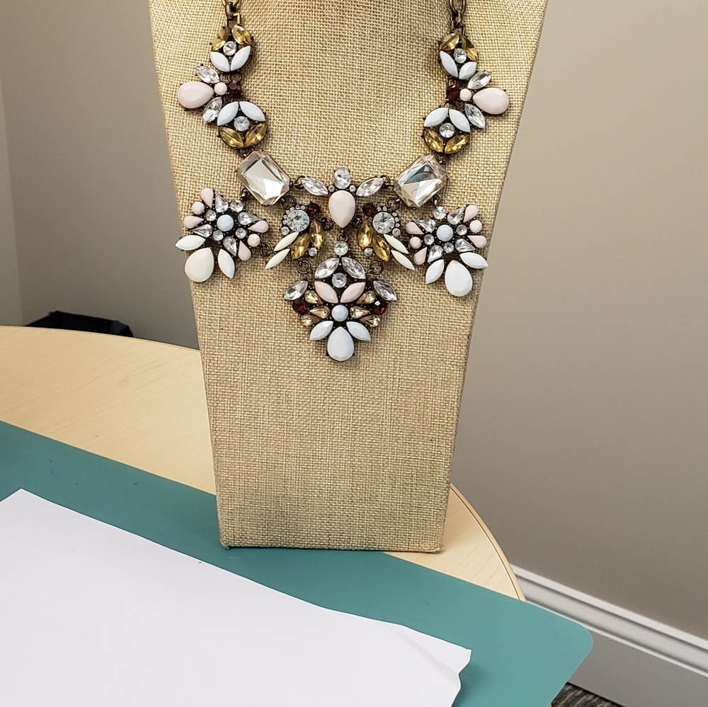 Vintage, luxe glass crystal brass tone jeweled bib statement necklace - Picture 10 of 16
